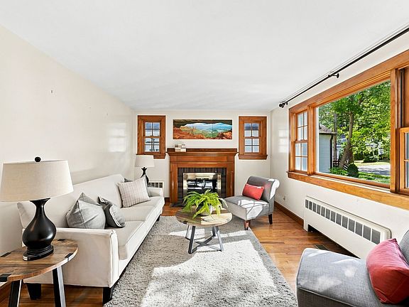 3rd image of 438 Waltham St