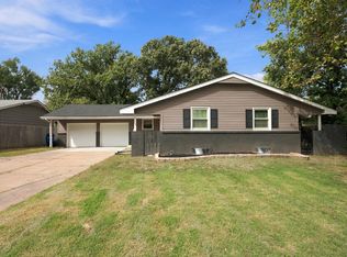 6136 E Edinburg St, Wichita, KS 67220