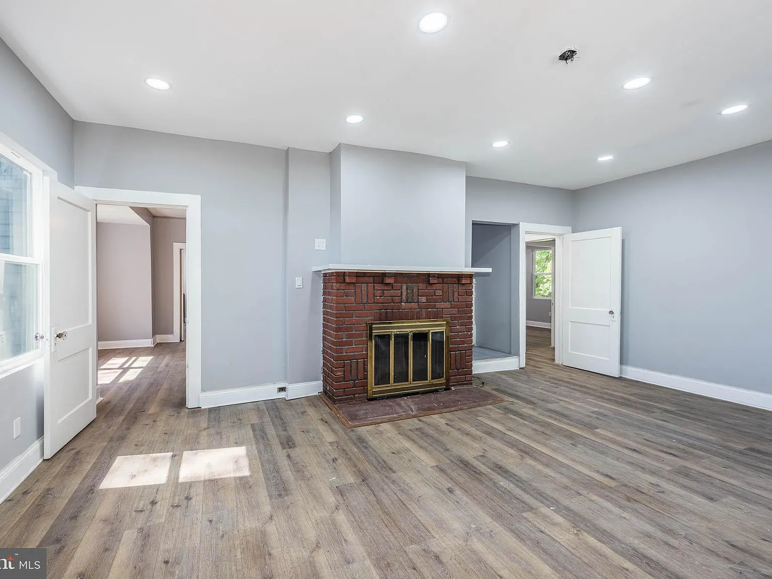 10 S Belle Grove Rd — Photo 3