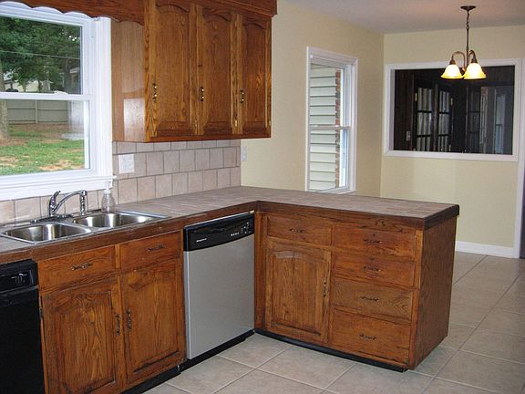 Kitchen and Breakfast Area