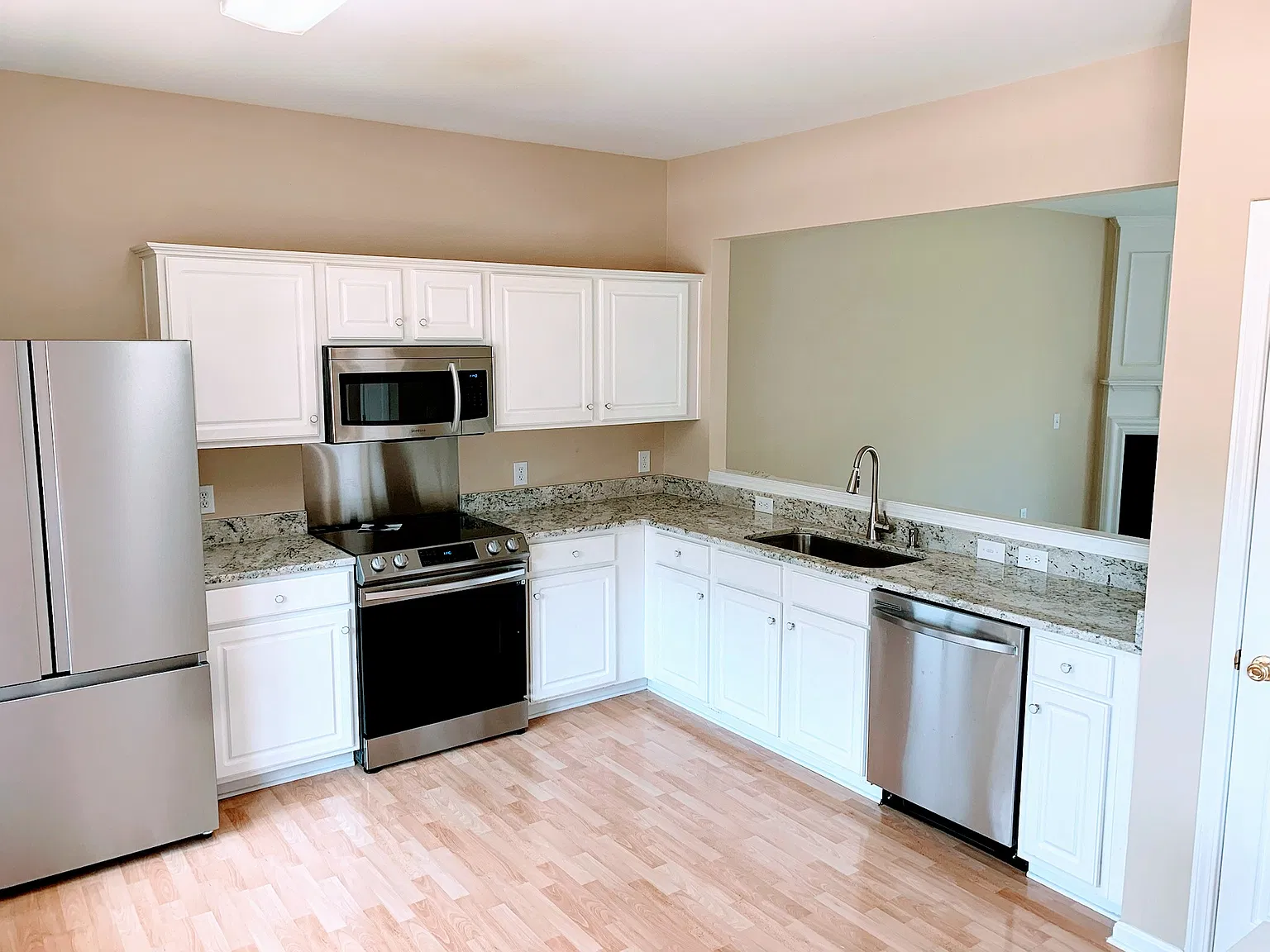 3 bed, 1320 sqft, $1,850 — Photo 2