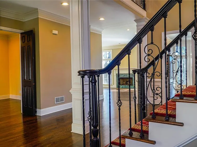 1127 Ashton Bluff Dr — Photo 4