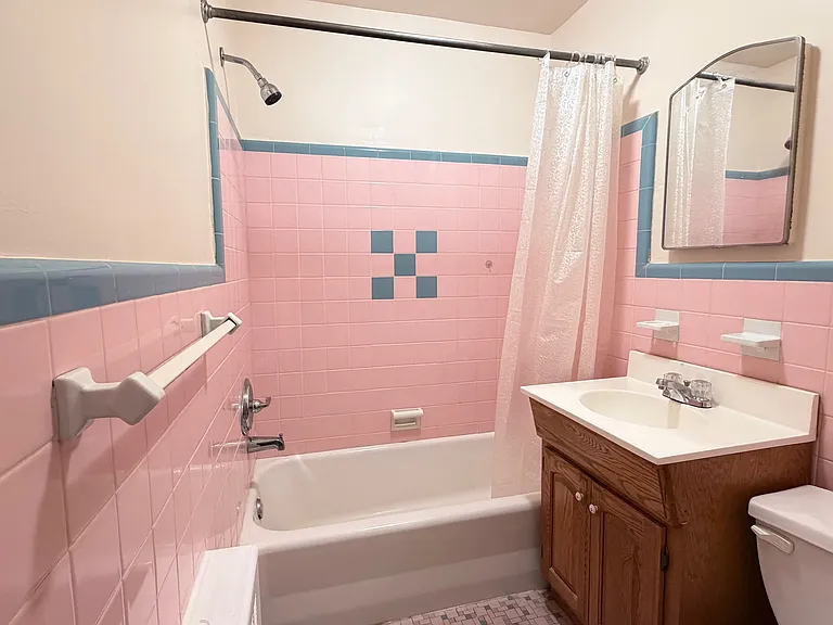 1115 Faunce St #1 — Photo 10