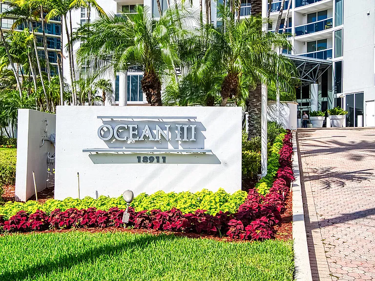 18911 Collins Ave #506 — Photo 9