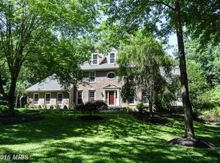 5820 Robeys Meadow Ln, Fairfax, VA 22030