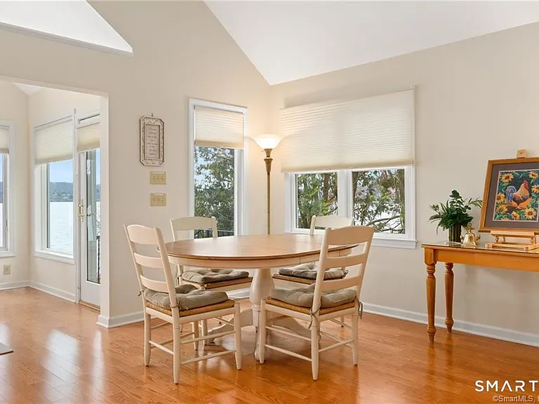 4 Eastview Rd — Photo 9