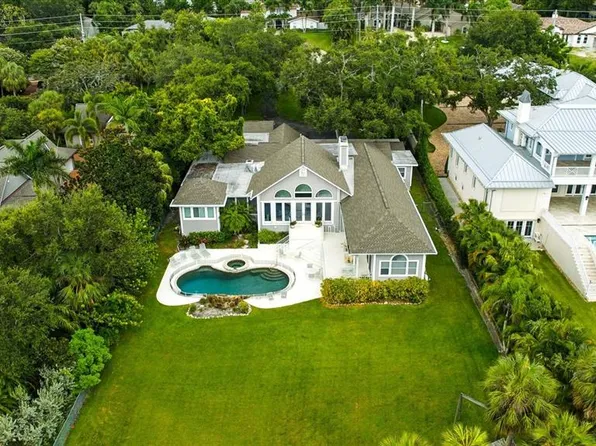 228 Bluff View Dr, Belleair Bluffs, FL 33770