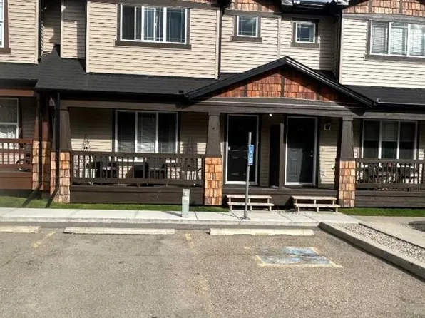 102 W Panatella Park NW, Calgary, AB T3K 6K4