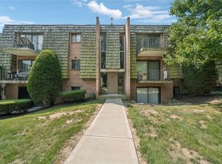 1135 Forest Green Dr, Coraopolis, PA 15108