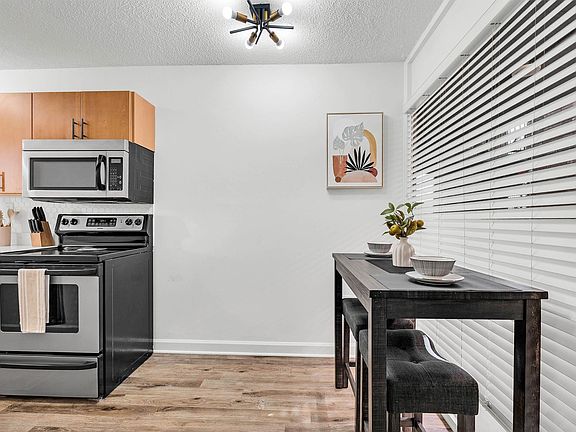 3rd image of 2990 Rhodes Cir S APT 215