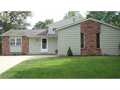 42 Chelmsford Dr photo 1