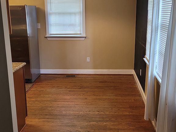 Eat-in portion of the kitchen