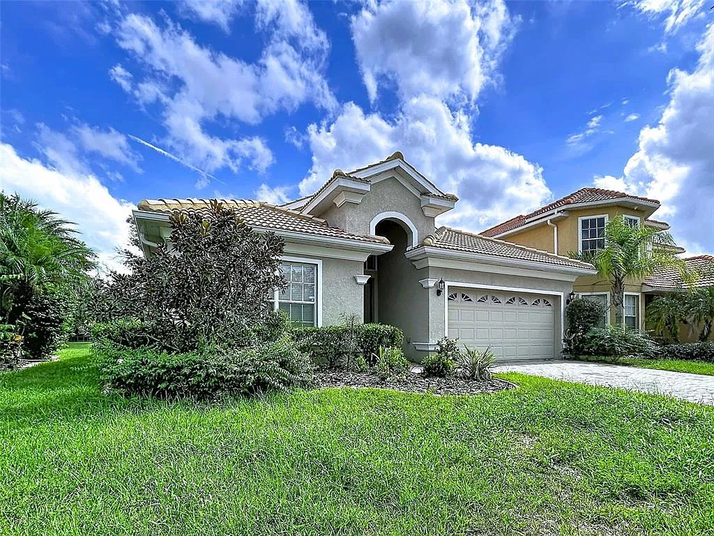 3 bed, 2.0 bath, 2023 sqft, $2,700 — Photo 2