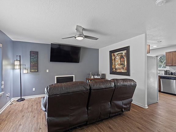 4th image of 2280 NE Surf Ave