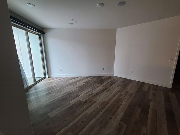 5th image of 5539 Pershing Ave #221
