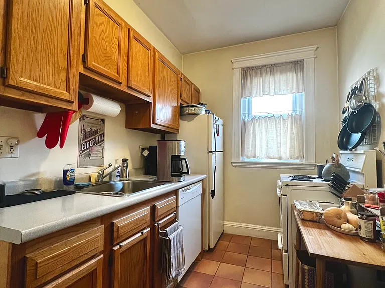 109 Strathmore Rd #7 — Photo 4