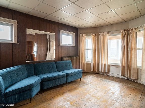 5th image of 615 Lyman Ave