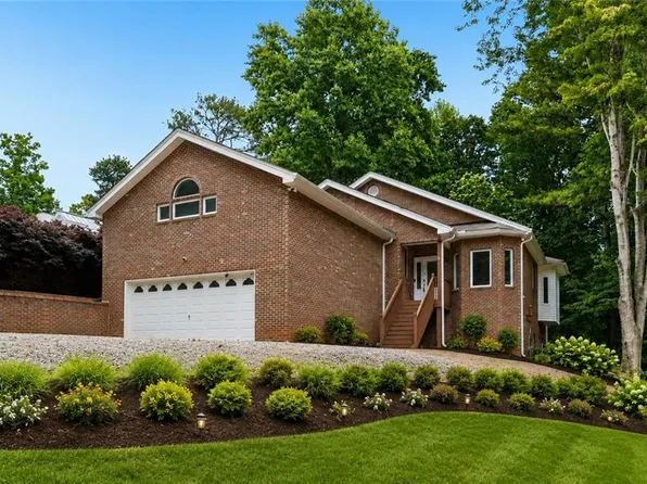 6137 White Oak Dr, Flowery Branch, GA 30542