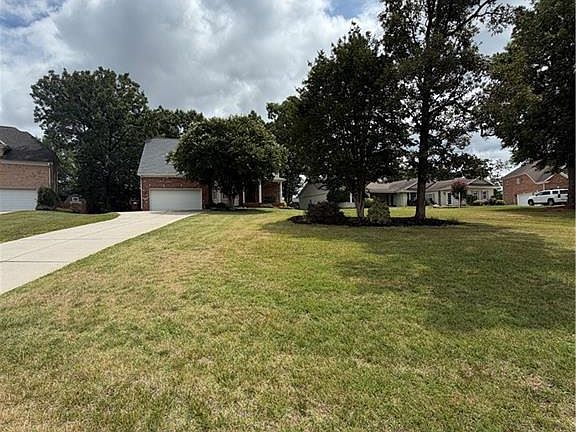 5th image of 4026 Banoak St