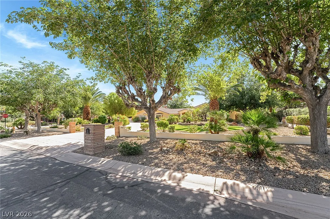 3 bed, 3.5 bath, 4008 sqft, $6,555 — Photo 2