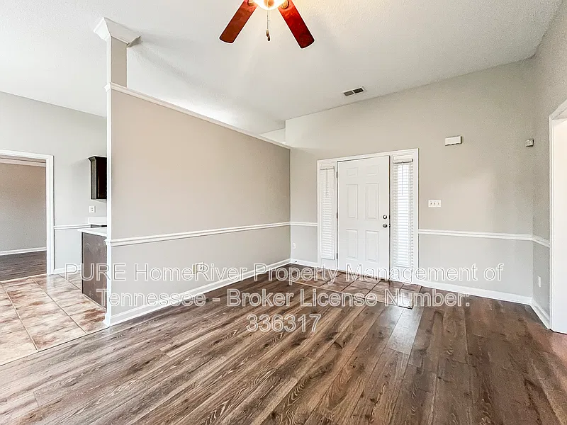 3 bed, 2.0 bath, 1310 sqft, $1,745 — Photo 3