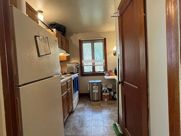 194 Shewell Ave — Photo 6
