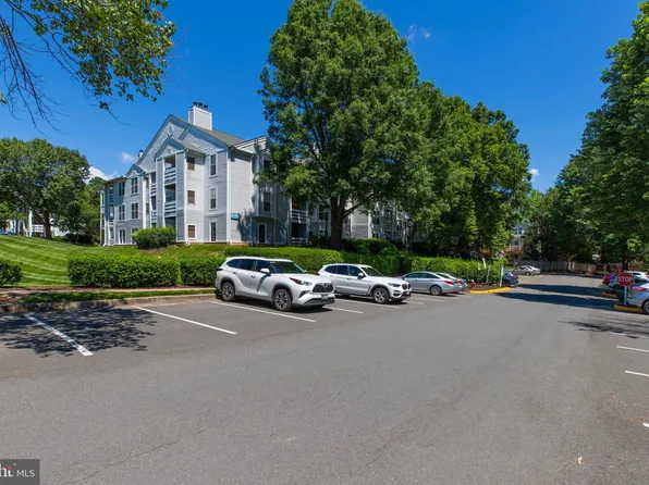 10300 Appalachian Cir APT 207, Oakton, VA 22124