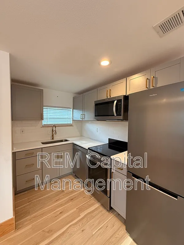 1 bed, 1.0 bath, $1,699 — Photo 3