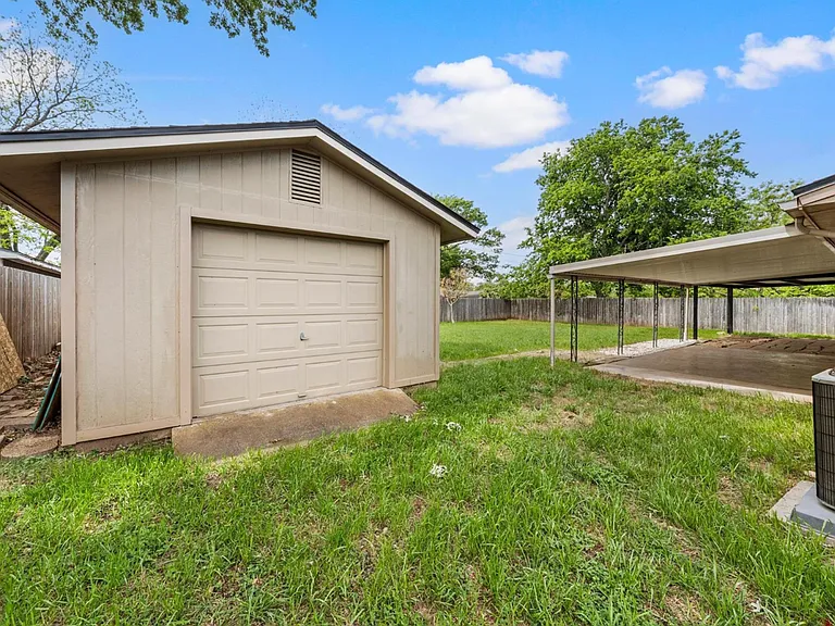 436 Topeka Dr — Photo 19