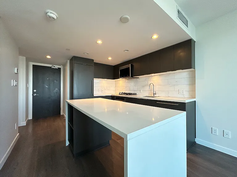 8189 Cambie St #1606 — Photo 3