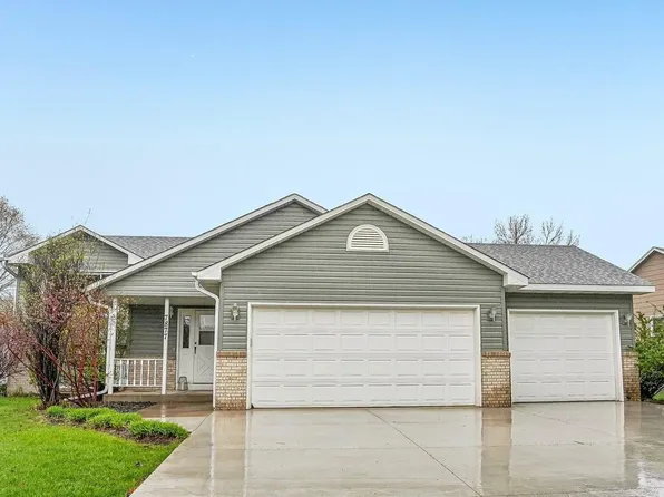 7877 18th St N, Oakdale, MN 55128