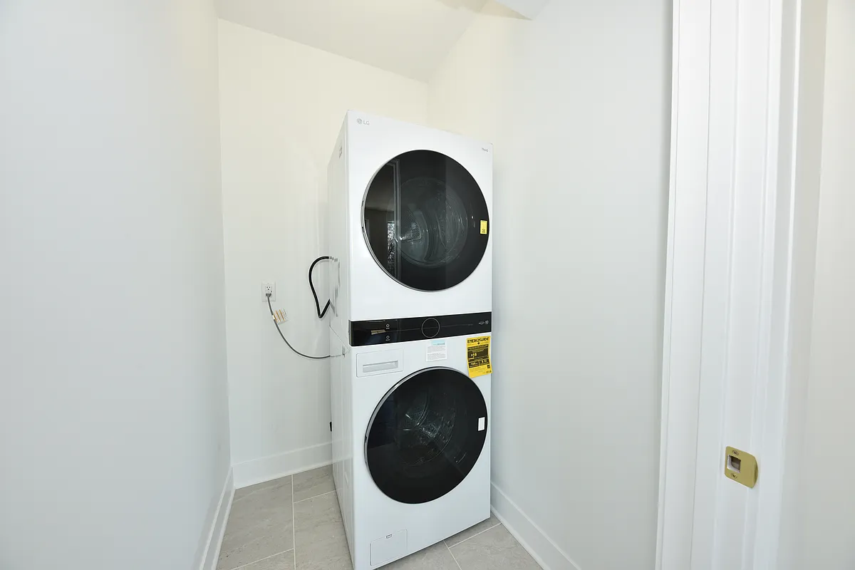 Rear Apt - In Unit Laundry - 104 E Prospect St #2