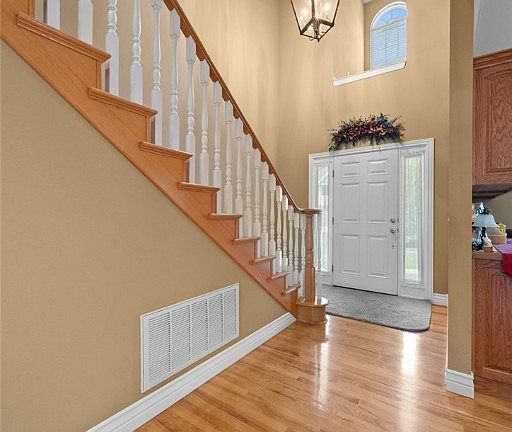 5th image of 647 N Waterman Ave