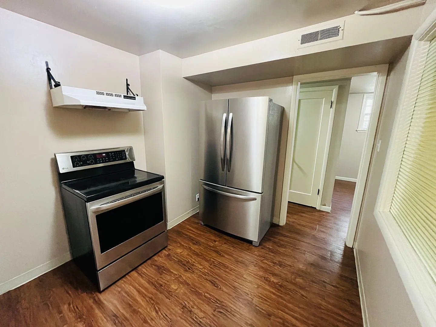 515 Avenue C — Photo 4