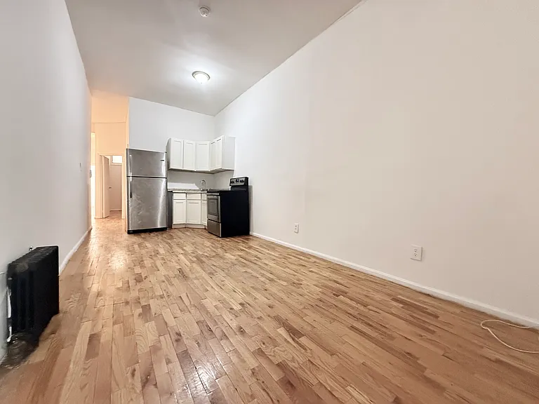 636 Kosciuszko St #1R — Photo 3