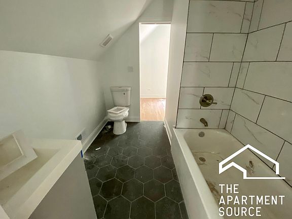 5th image of 1634 N Honore St #3F