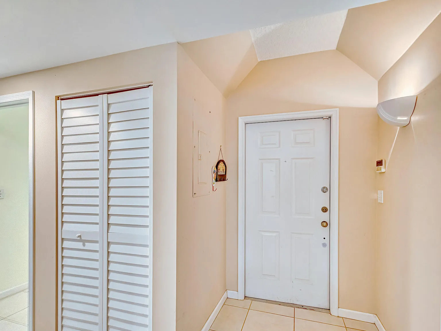 3 bed, 2.0 bath, 1446 sqft, $2,500 — Photo 4