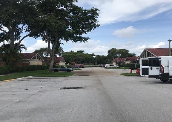 4th image of 4365A Woodstock Dr
