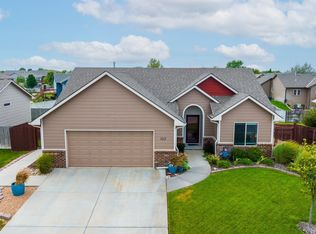 1113 N Lake Edge Dr, Goddard, KS 67052