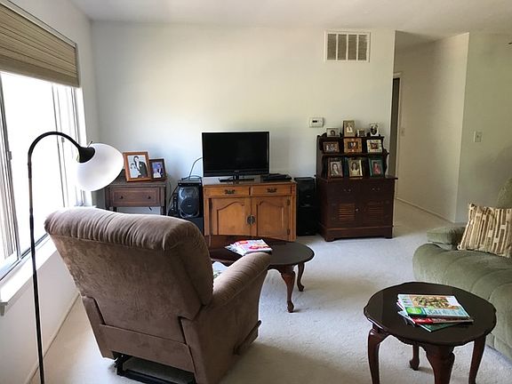 3rd image of 1321 Cove Dr #204D