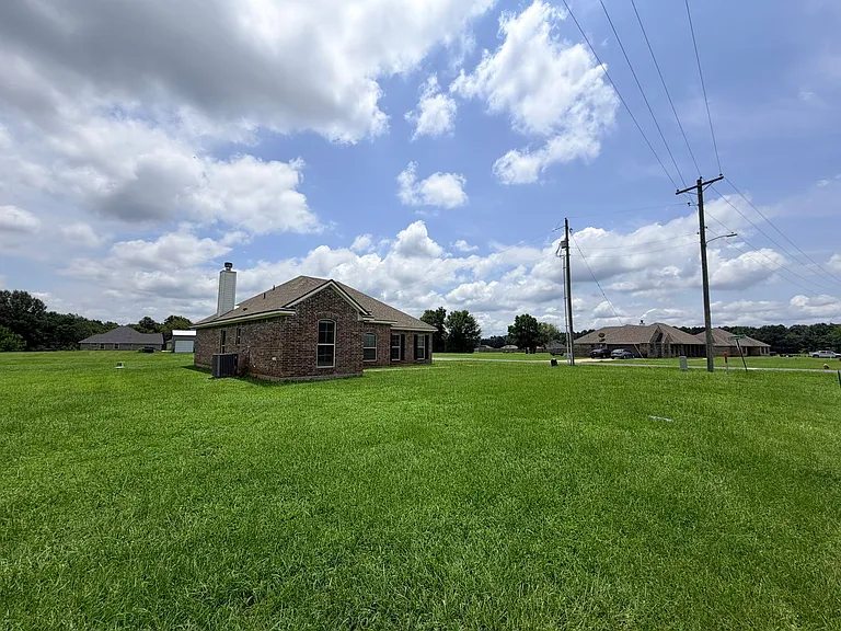 3520 Windwood Cir — Photo 3