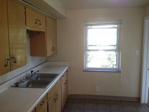3rd image of 241 Castlewood Ave