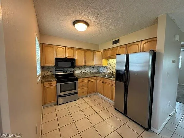 3325 Airport Rd N #L3 — Photo 2