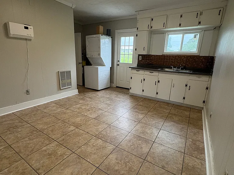 113 N West St #115 — Photo 1