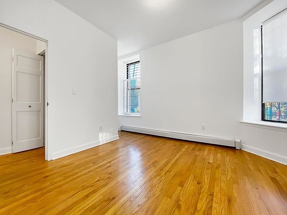 3rd image of 300 Manhattan Ave APT 1c