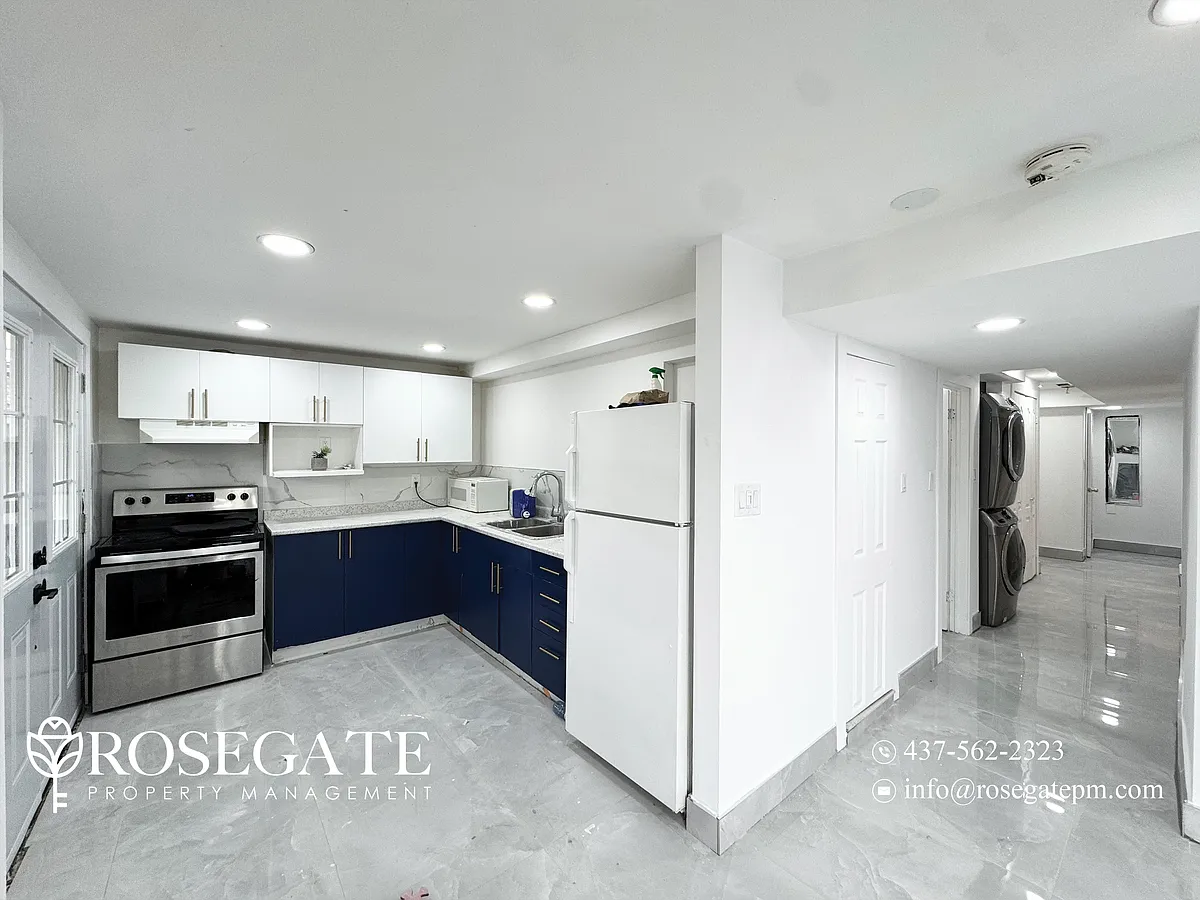 Building Photo - 2874 Gardenview Cres #2