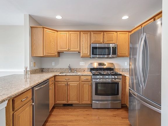 2nd image of 6 Waltham Dr #6
