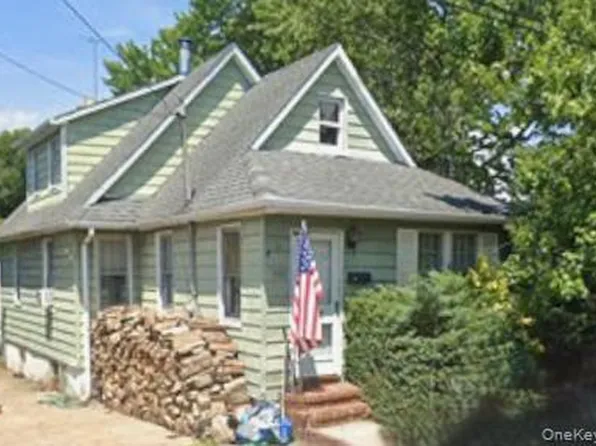1366 East St, Elmont, NY 11003