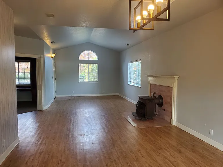 1661 Manzanita Ave — Photo 14