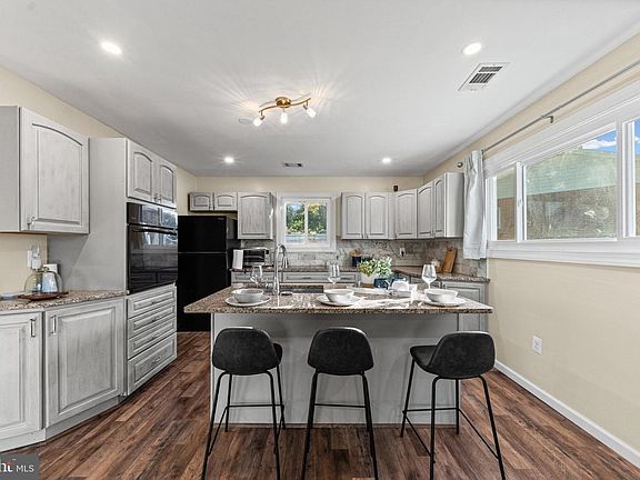 3rd image of 2507 Burlwood Ct